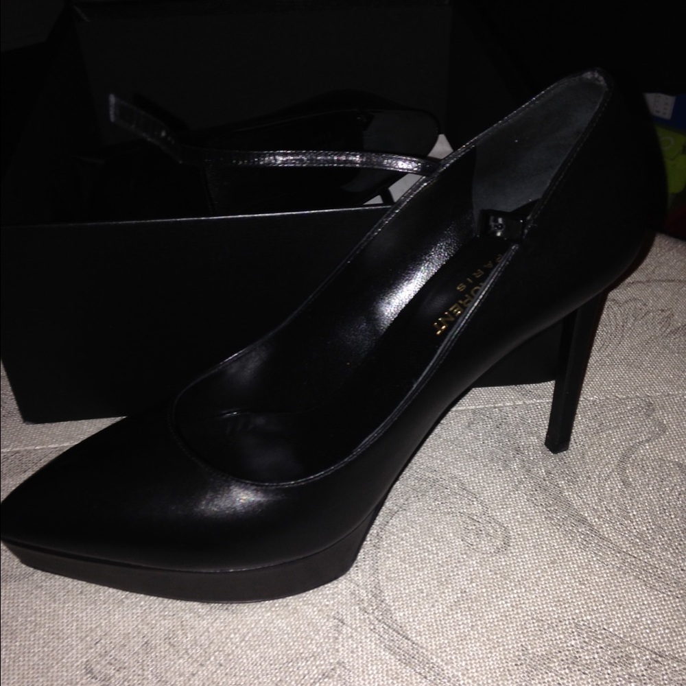 COPY - Black saint Laurent pumps with ankle strap